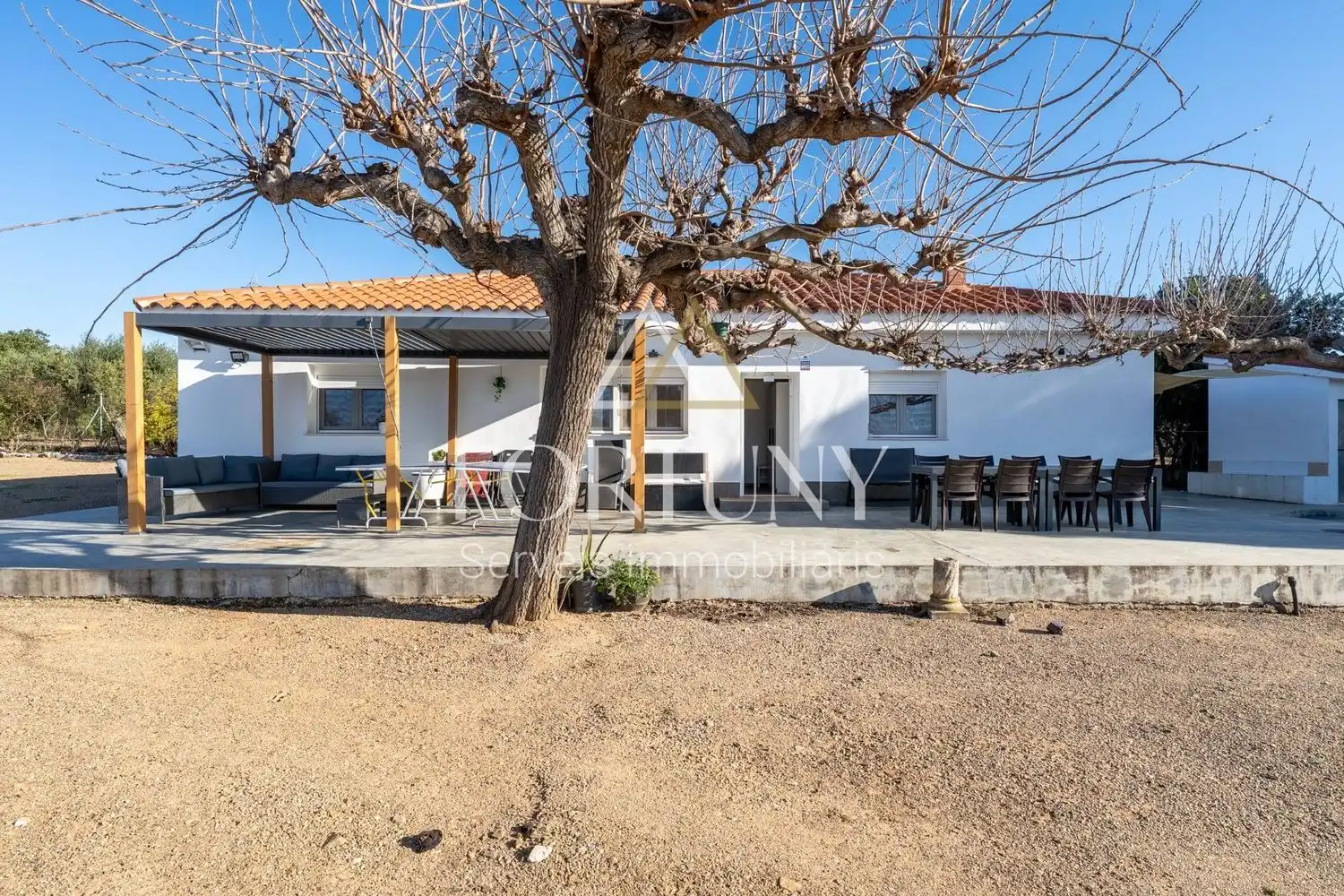 House with pool for sale in Partida el Roquis