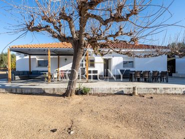 House with pool for sale in Partida el Roquis