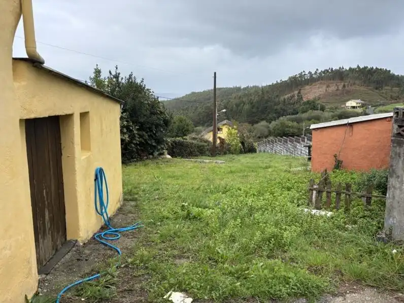 Casa o xalet en venda en Ortigueira amb Calefacció, Jardí privat i Traster