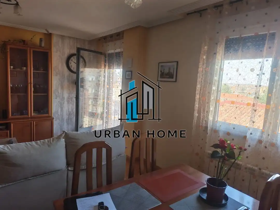 Vista exterior de Dúplex en venta en San Andrés del Rabanedo con Calefacción, Trastero y Balcón