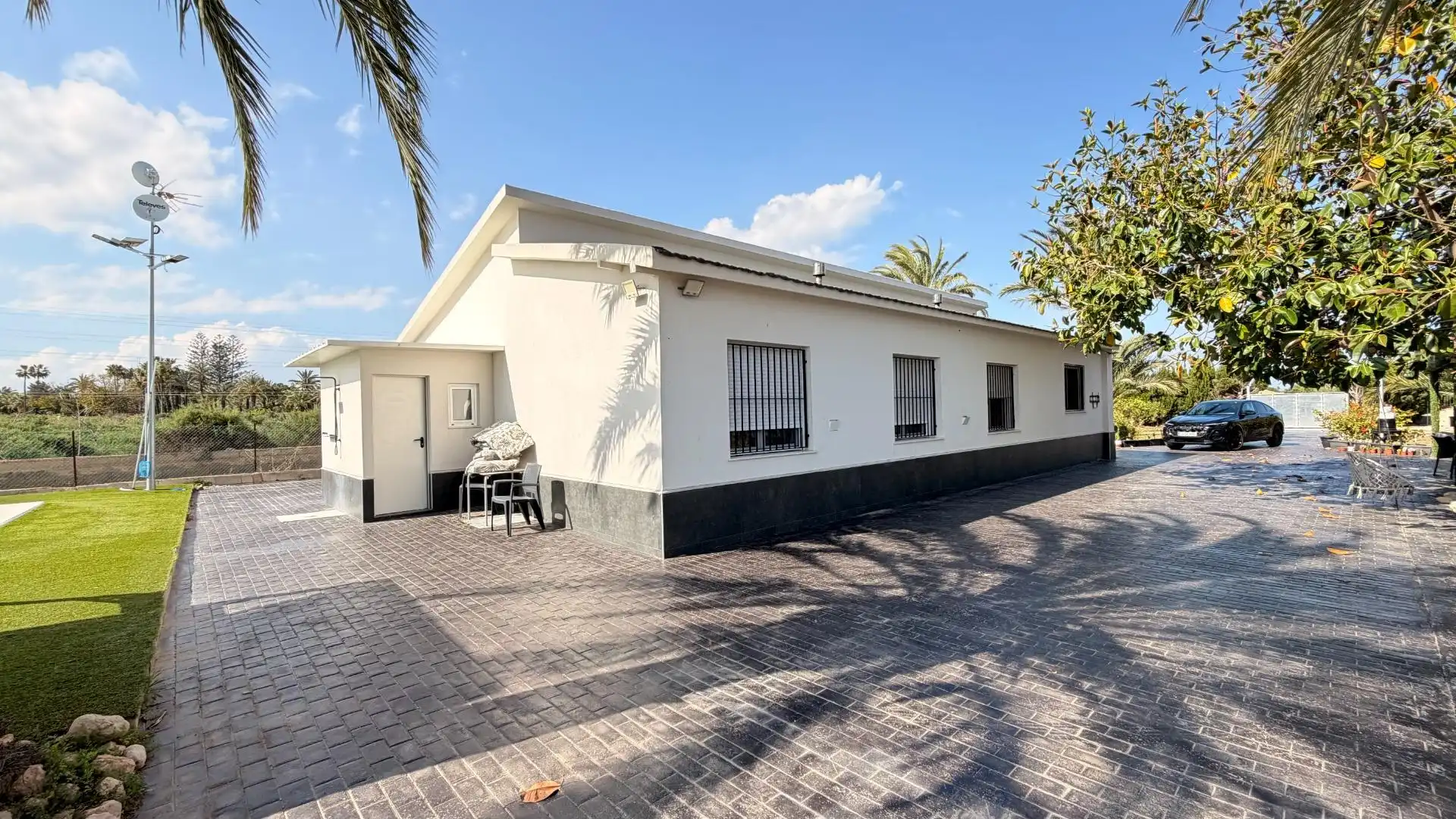 Außenansicht von Haus oder Chalet zum Verkauf in Elche / Elx mit Klimaanlage, Heizung und Privatgarten
