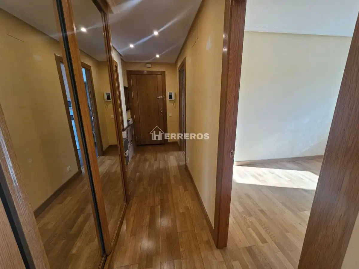 Pis en venda en  Logroño amb Calefacció, Parquet i Traster