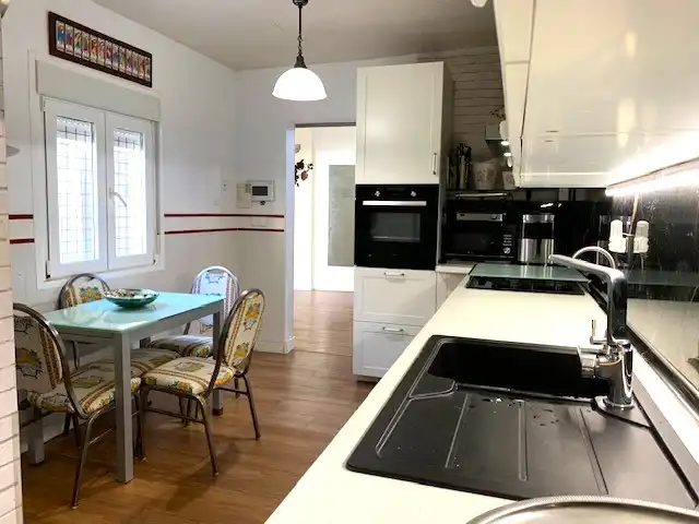 Cuina de Casa o xalet en venda en Badalona amb Aire condicionat, Calefacció i Terrassa