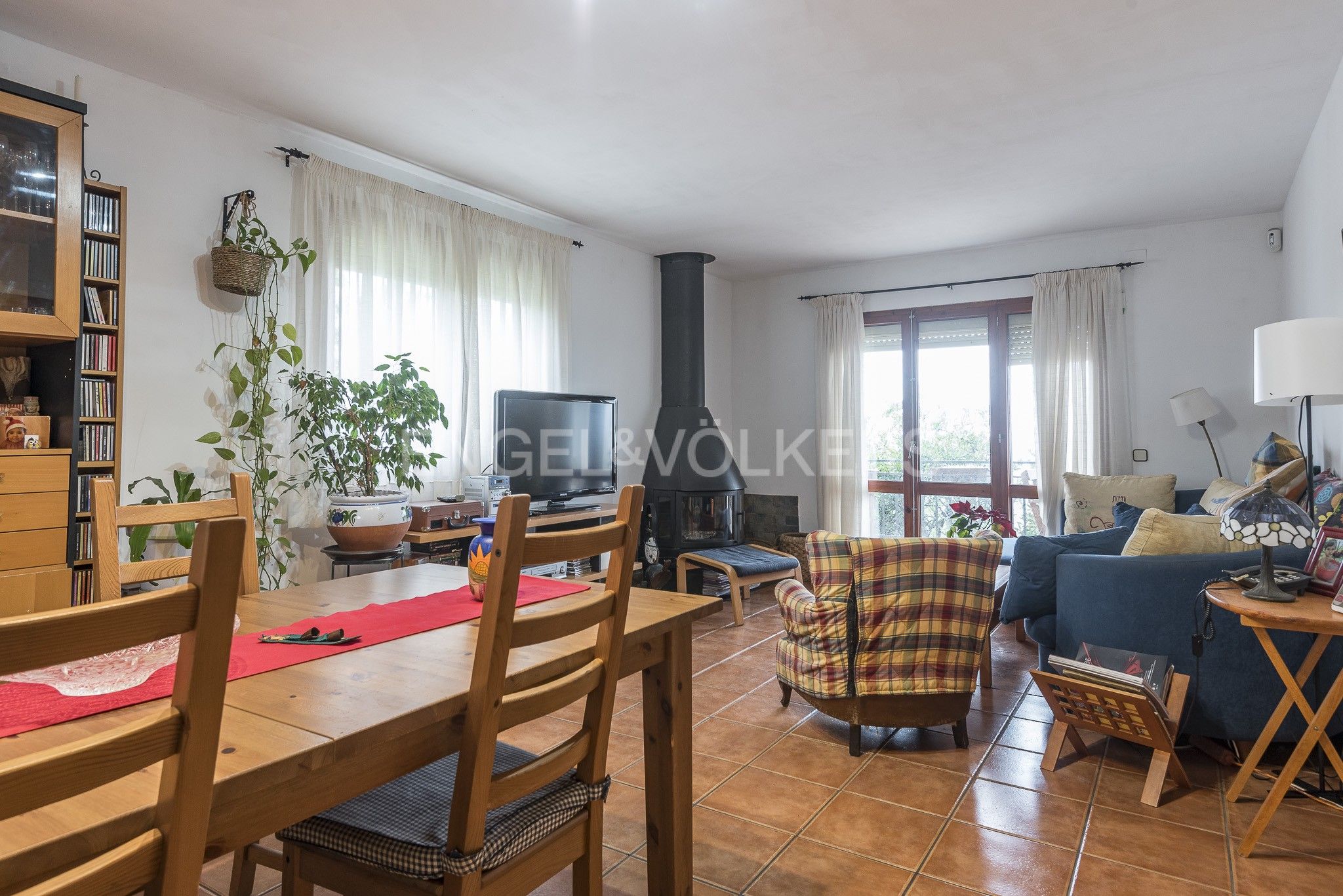 Sala d'estar de Casa o xalet en venda en Castellví de Rosanes amb Calefacció, Jardí privat i Parquet
