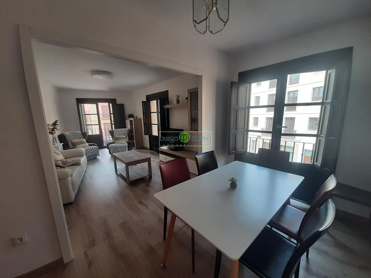 Vista exterior de Apartament de lloguer en León Capital  amb Calefacció, Moblat i Balcó