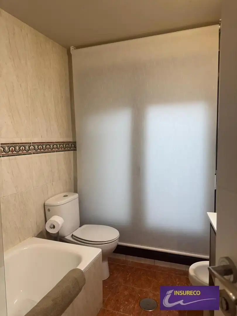 Baño de Apartamento de alquiler en Sariegos con Calefacción, Parquet y Terraza
