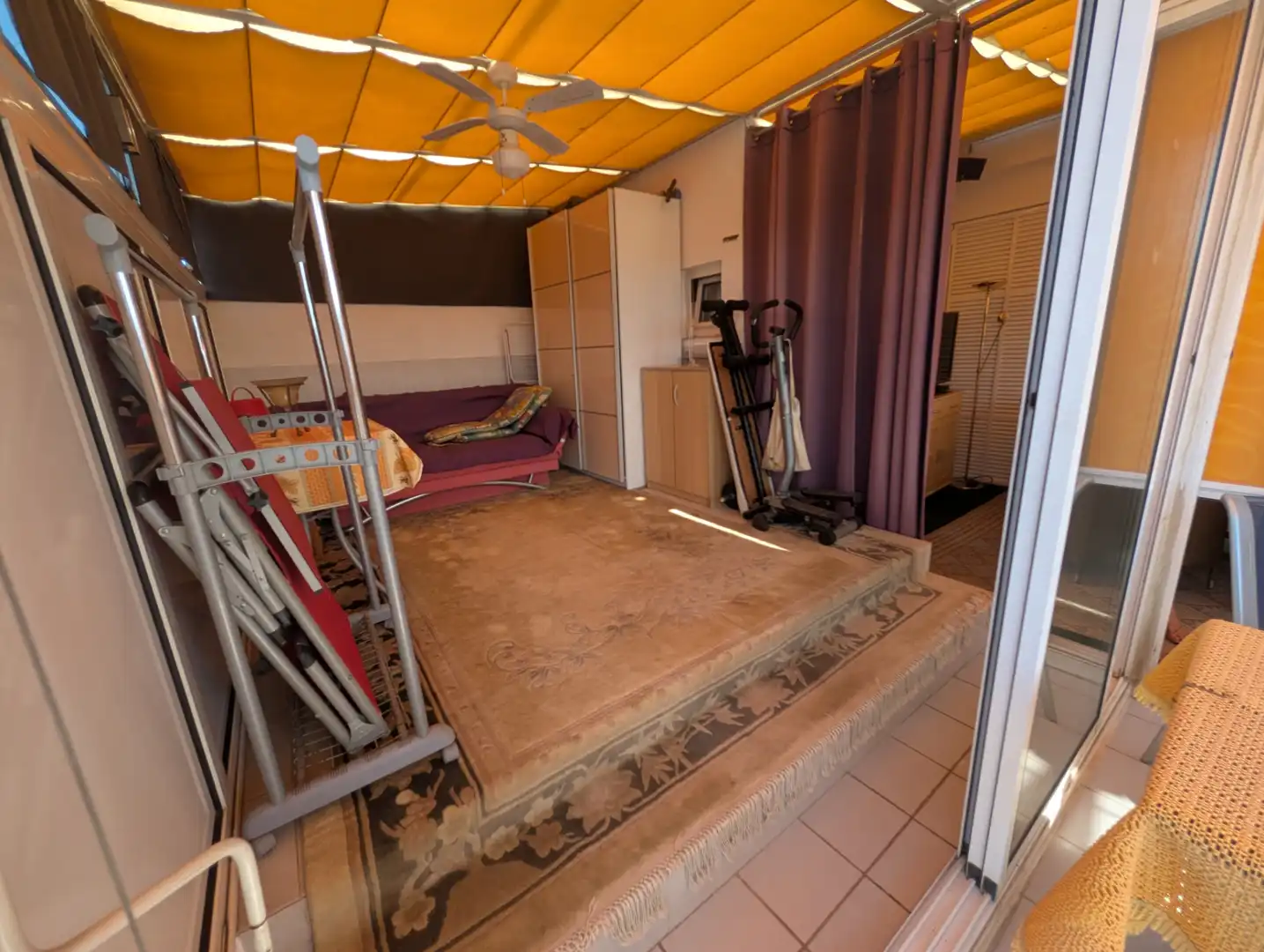 Wohnungen zum Verkauf in Roses mit Klimaanlage, Terrasse und Möbliert