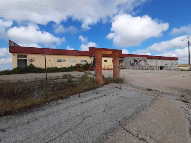 Nave industrial en Venta en Arroyo de la Luz
