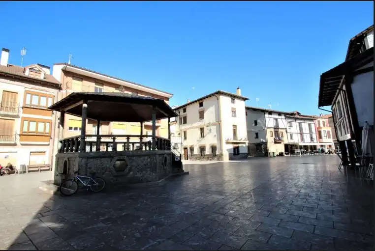 Edifici en venda a Plaza Conde de Torremúzquiz, Ezcaray