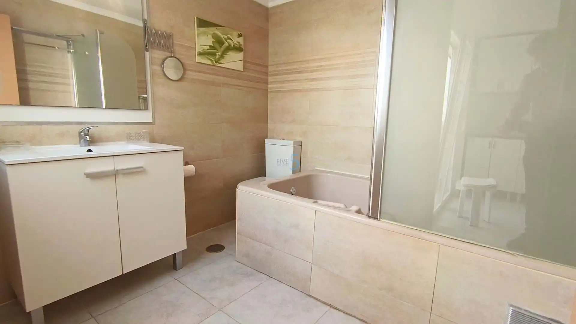 Badezimmer von Einfamilien-Reihenhaus zum Verkauf in Torrevieja mit Klimaanlage, Heizung und Möbliert
