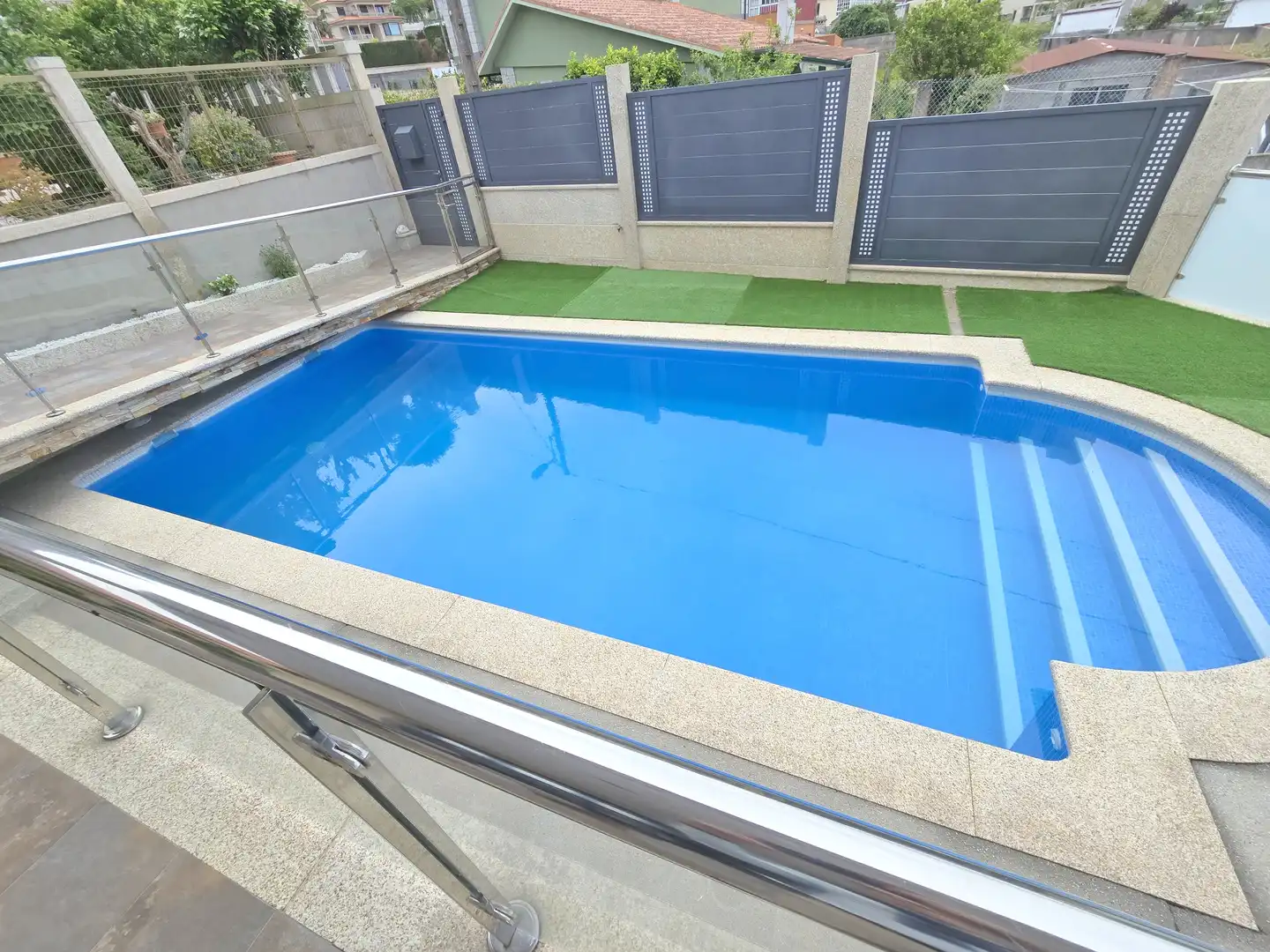 Piscina de Casa o xalet en venda en Vigo  amb Calefacció, Jardí privat i Terrassa