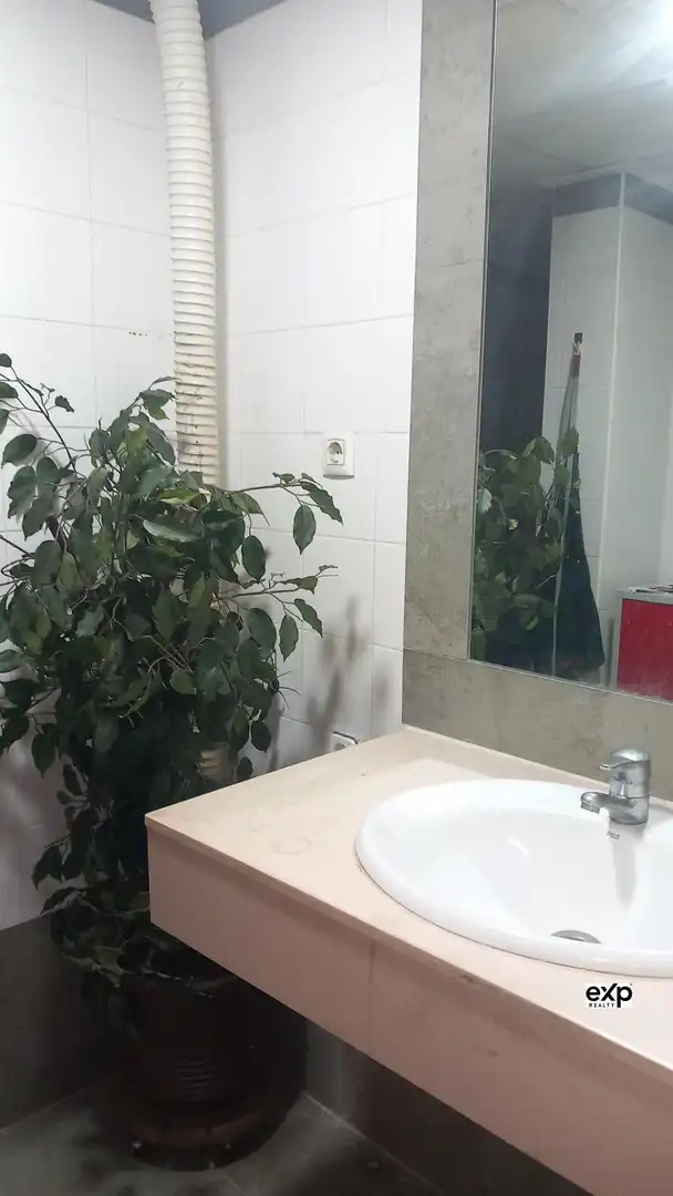 Baño de Local en venta en Rascanya