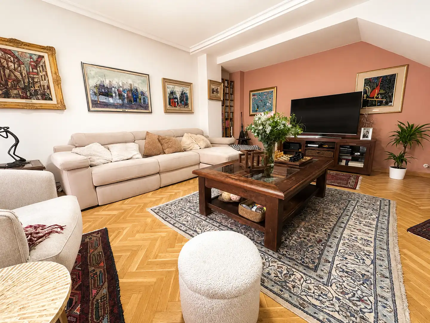 Sala de estar de Dúplex en venta en Torrelodones con Piscina comunitaria