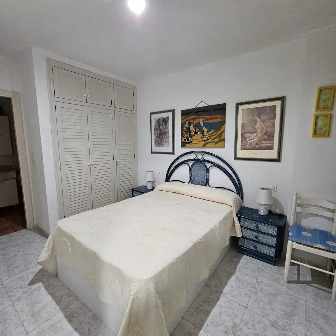 Dormitori de Apartament de lloguer en La Manga del Mar Menor amb Aire condicionat, Moblat i Balcó