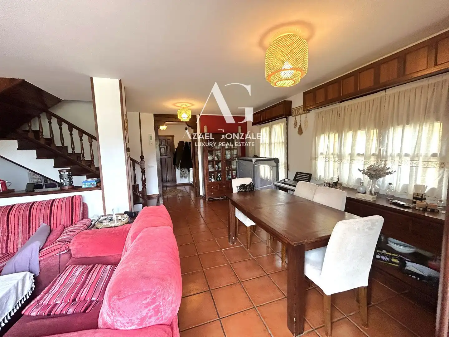 Sala de estar de Casa adosada en venta en Cabezón de la Sal con Calefacción, Jardín privado y Terraza