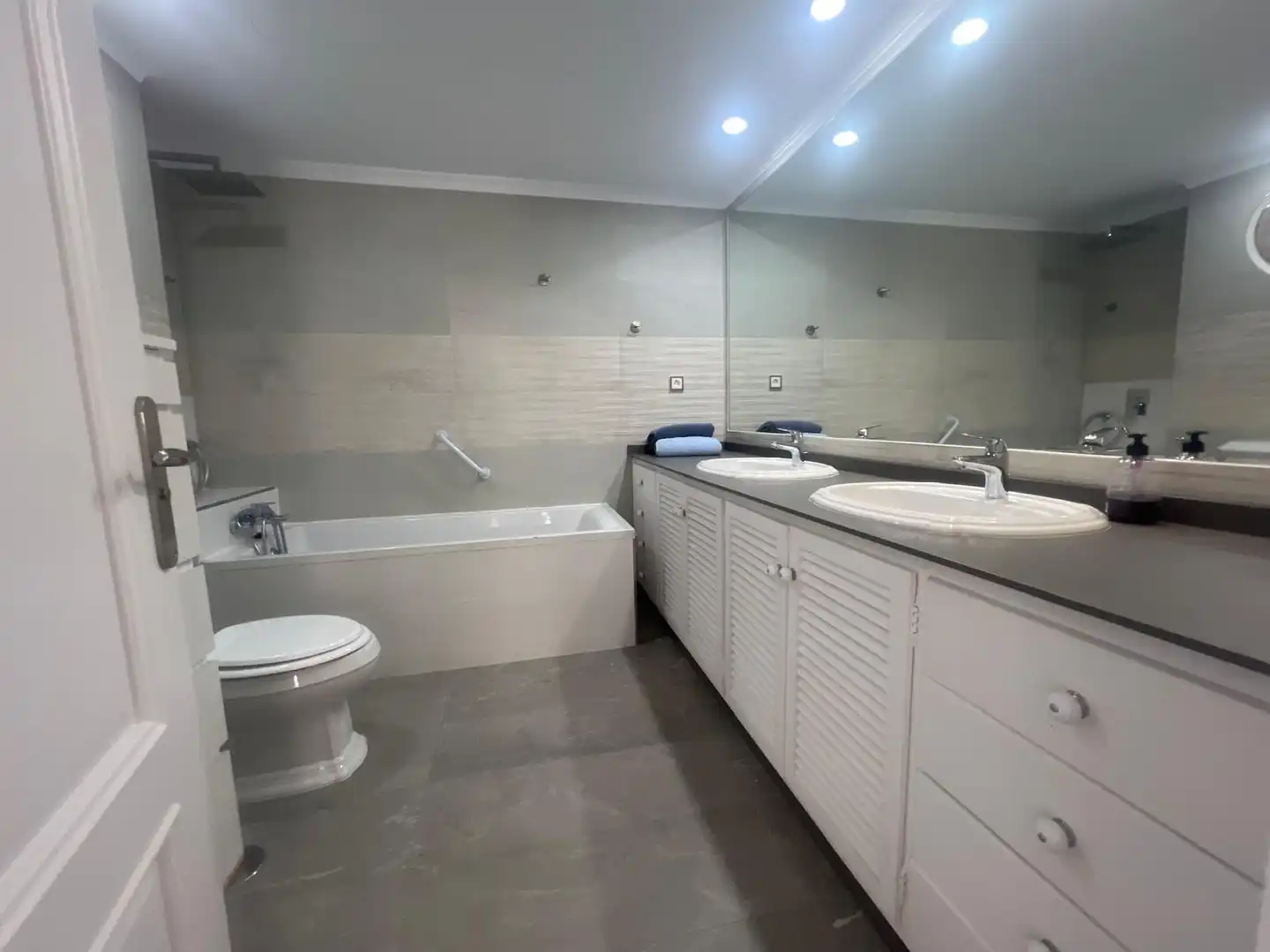 Bany de Apartament en venda en Fuengirola amb Aire condicionat, Calefacció i Terrassa