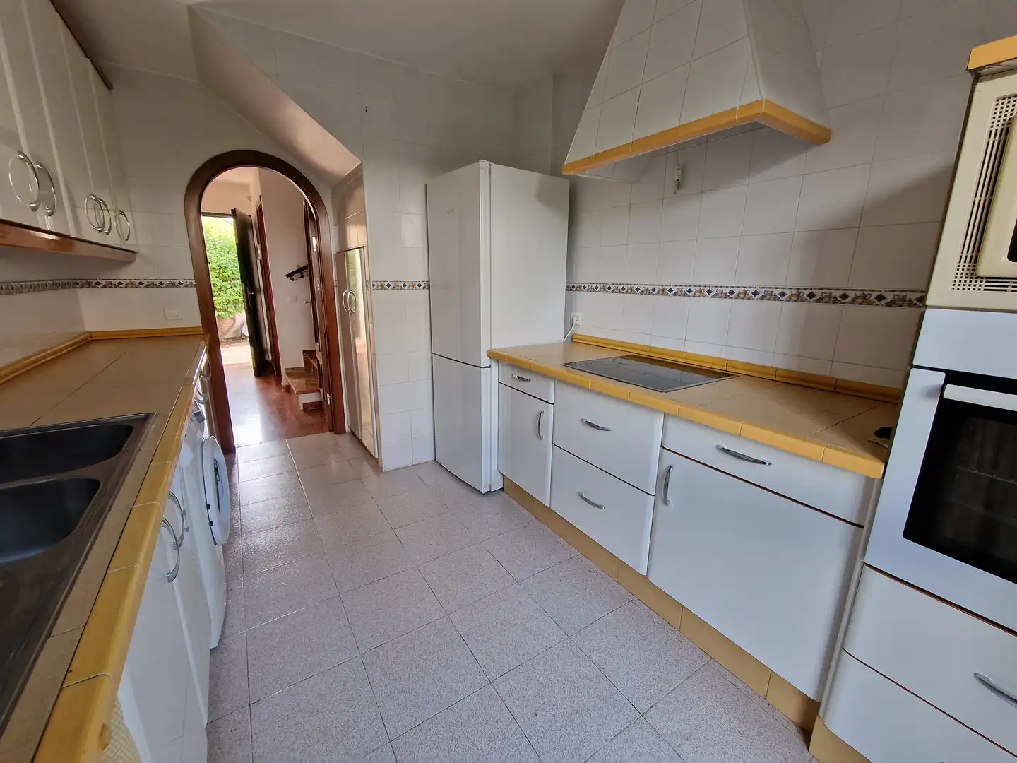 Cocina de Casa adosada en venta en Umbrete con Aire acondicionado, Calefacción y Jardín privado