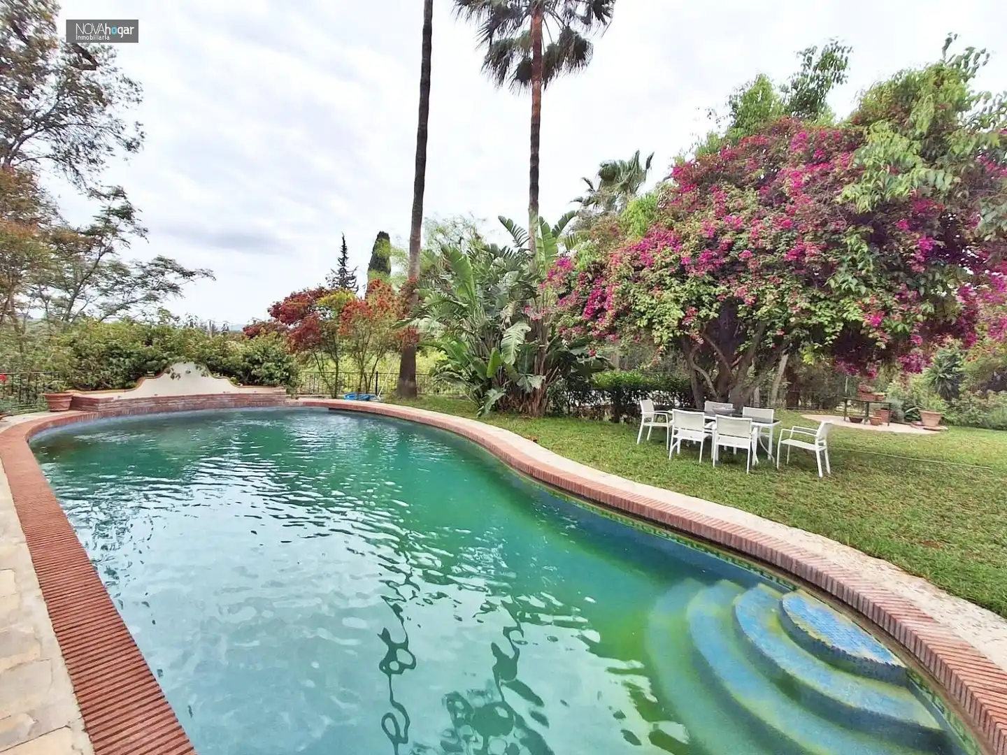 Piscina de Finca rústica en venda en Málaga amb Aire condicionat, Calefacció i Jardí privat
