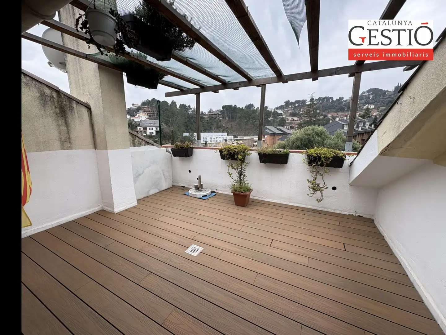 Terrasse von Einfamilien-Reihenhaus zum Verkauf in Corbera de Llobregat mit Heizung, Privatgarten und Terrasse