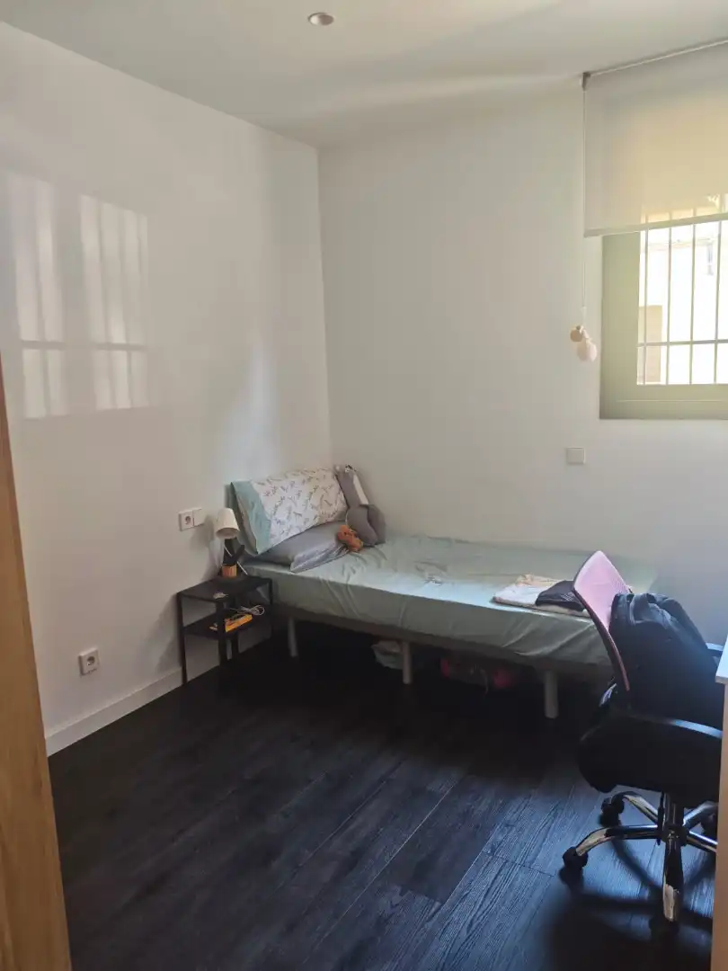 Schlafzimmer von Erdgeschoss zur Miete in Cornellà de Llobregat mit Klimaanlage, Heizung und Möbliert