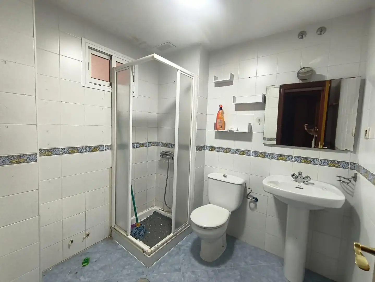Bathroom of Flat for sale in Algeciras  with Furnished