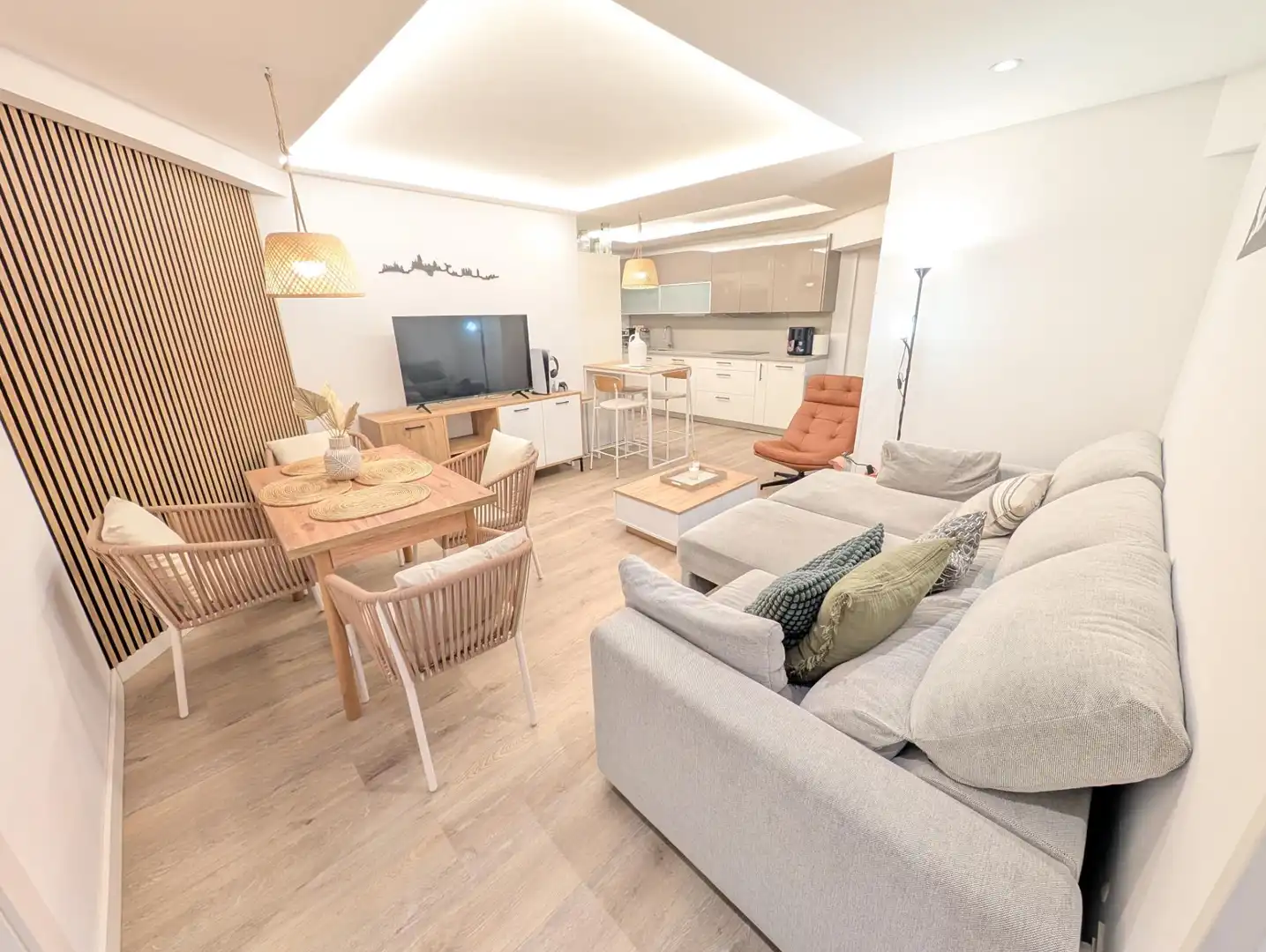Sala de estar de Piso en venta en Oviedo  con Calefacción, Parquet y Terraza