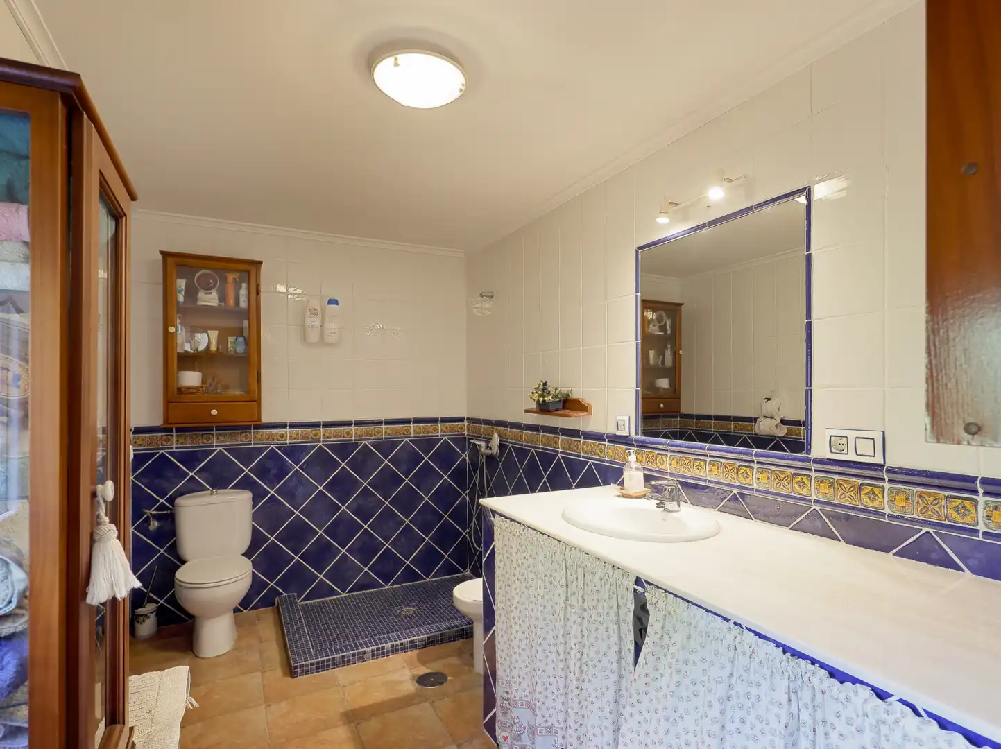 Bany de Casa o xalet en venda en Gijón  amb Calefacció, Jardí privat i Parquet