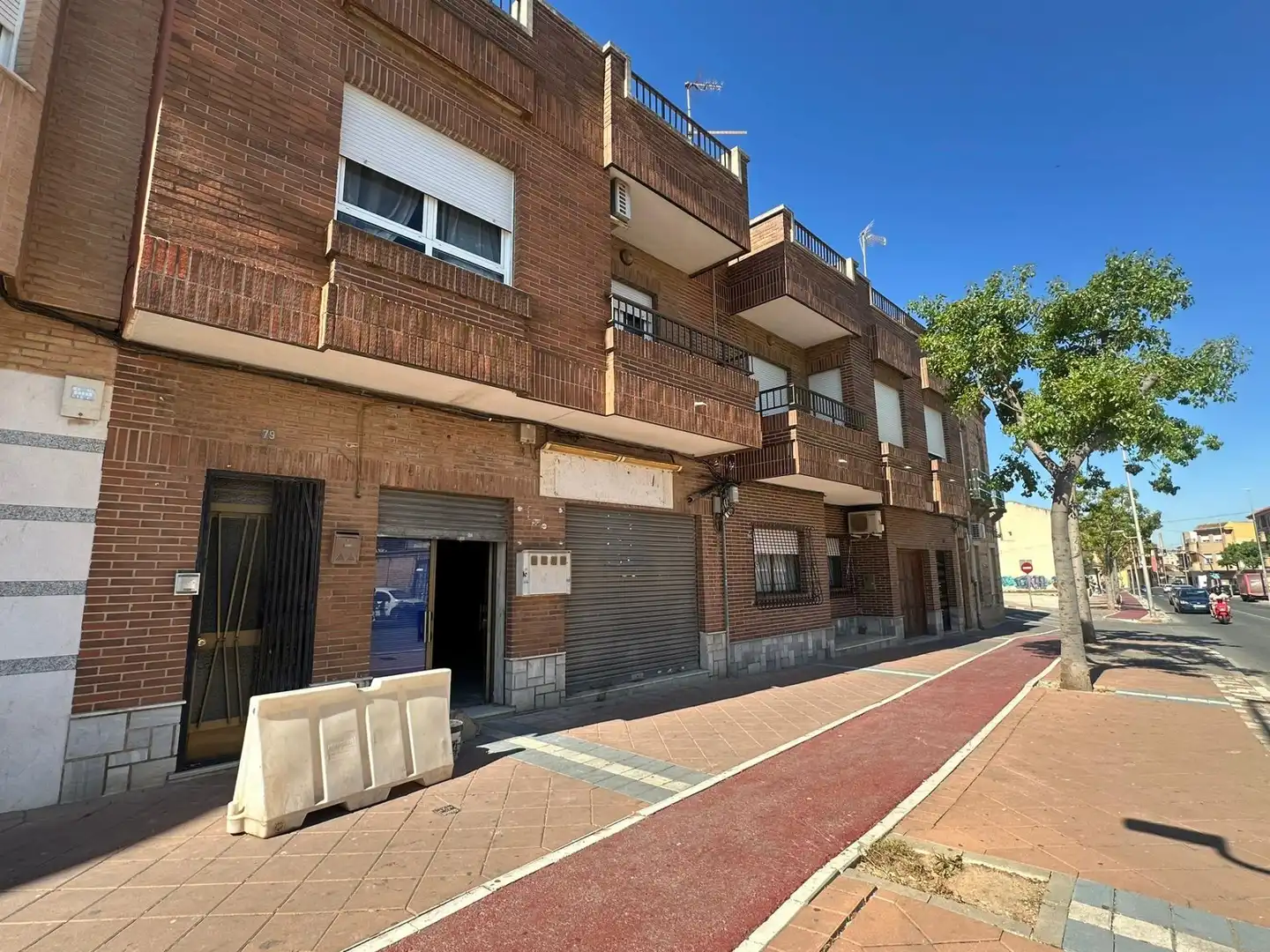Vista exterior de Local en venda en La Unión
