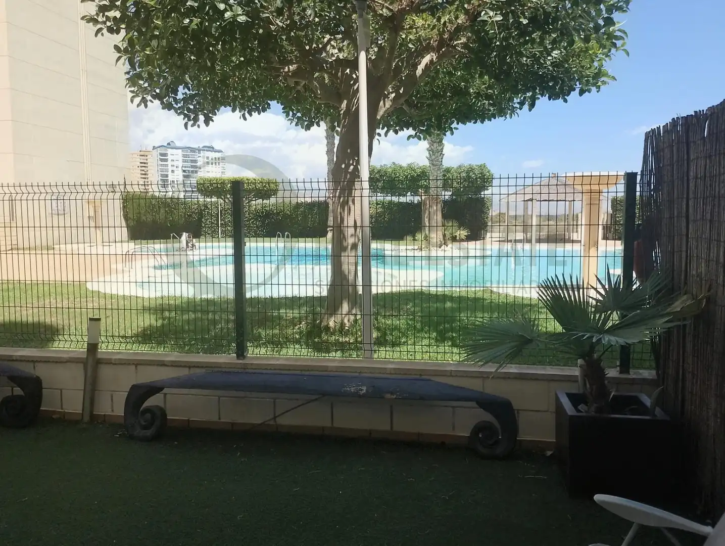 Schwimmbecken von Erdgeschoss zur Miete in El Campello mit Klimaanlage, Privatgarten und Möbliert