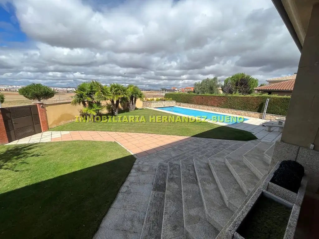 Jardín de Casa o chalet en venta en Carbajosa de la Sagrada con Aire acondicionado, Calefacción y Jardín privado