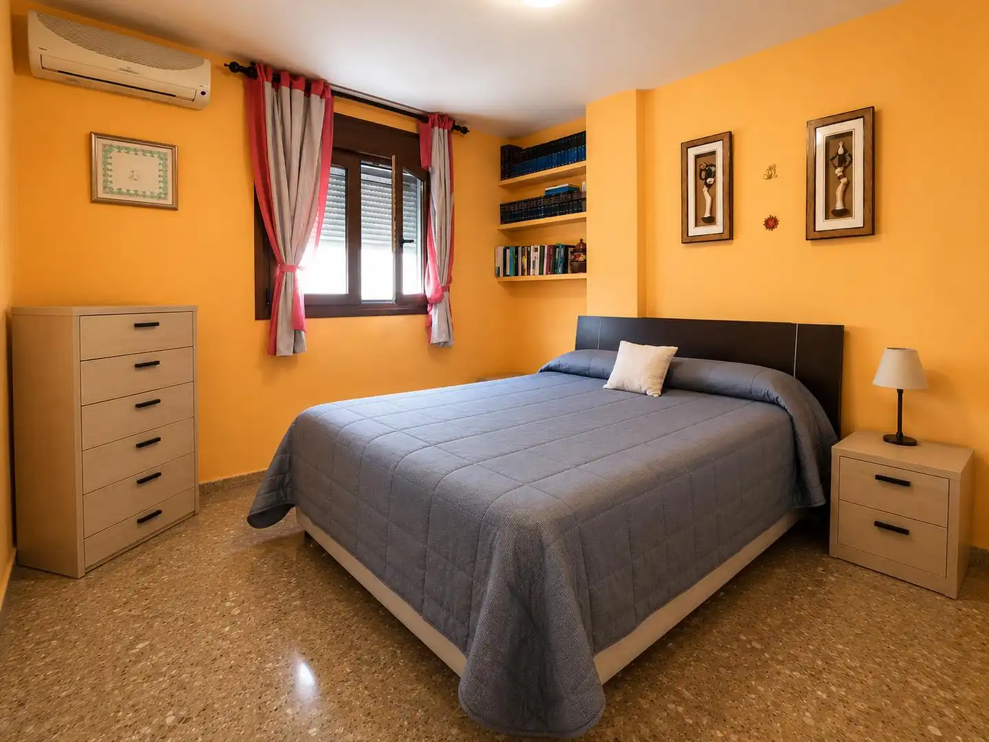 Habitación de Piso en venta en Málaga con Aire acondicionado, Calefacción y Jardín privado