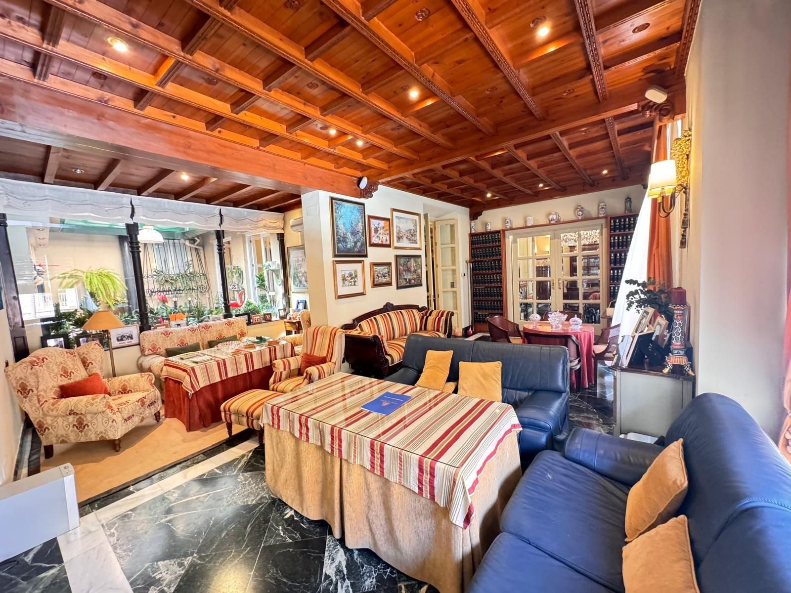 Sala de estar de Piso en venta en Almuñécar con Aire acondicionado, Calefacción y Jardín privado