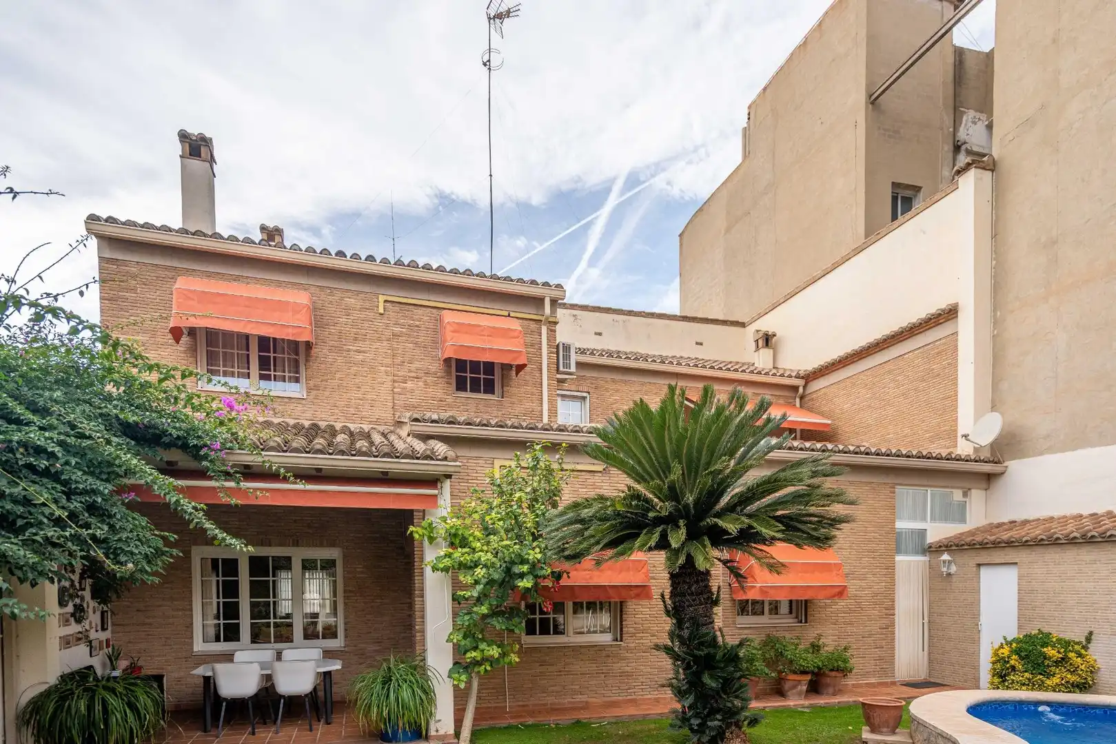 Vista exterior de Casa o xalet en venda en Canals amb Aire condicionat, Calefacció i Jardí privat