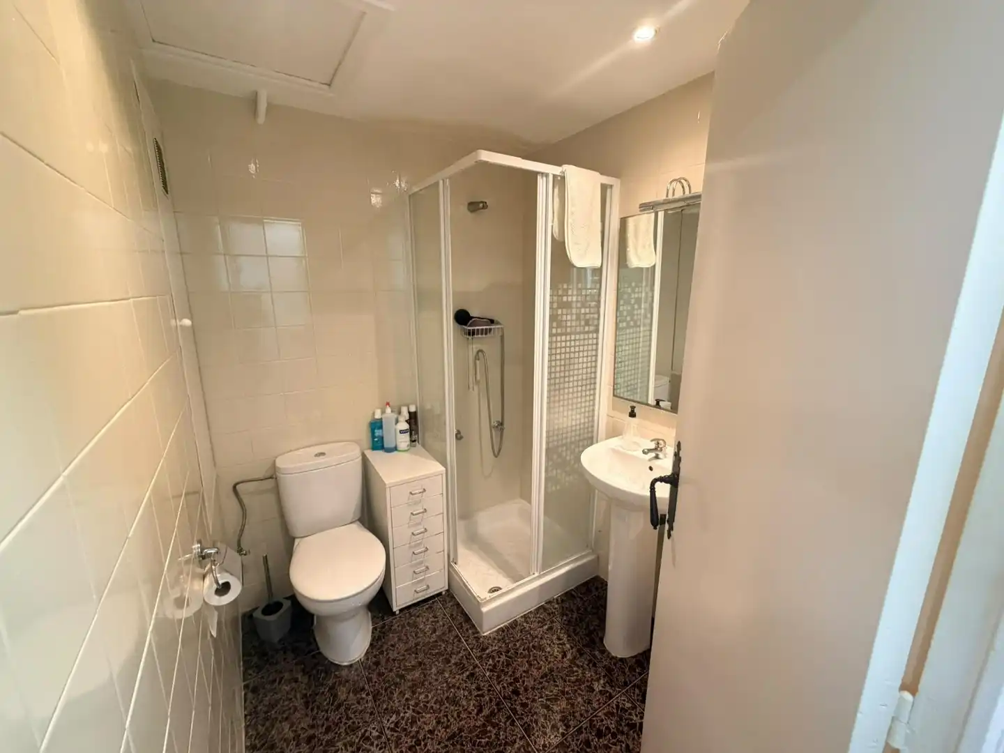 Badezimmer von Geschaftsraum zur Miete in Centre  