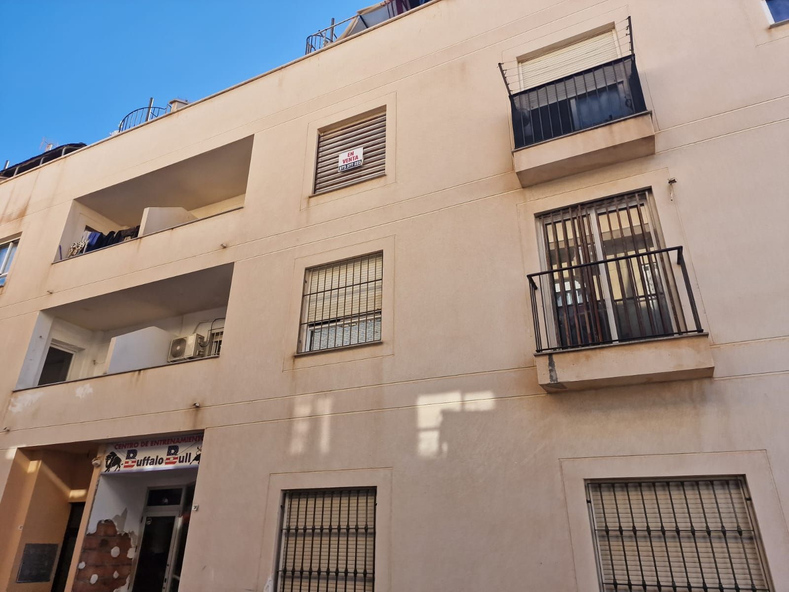 Vista exterior de Pis en venda en Roquetas de Mar amb Calefacció