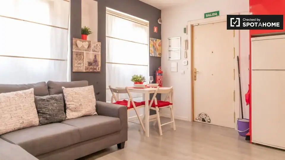 Sala de estar de Piso de alquiler en Madrid con Aire acondicionado, Calefacción y Amueblado