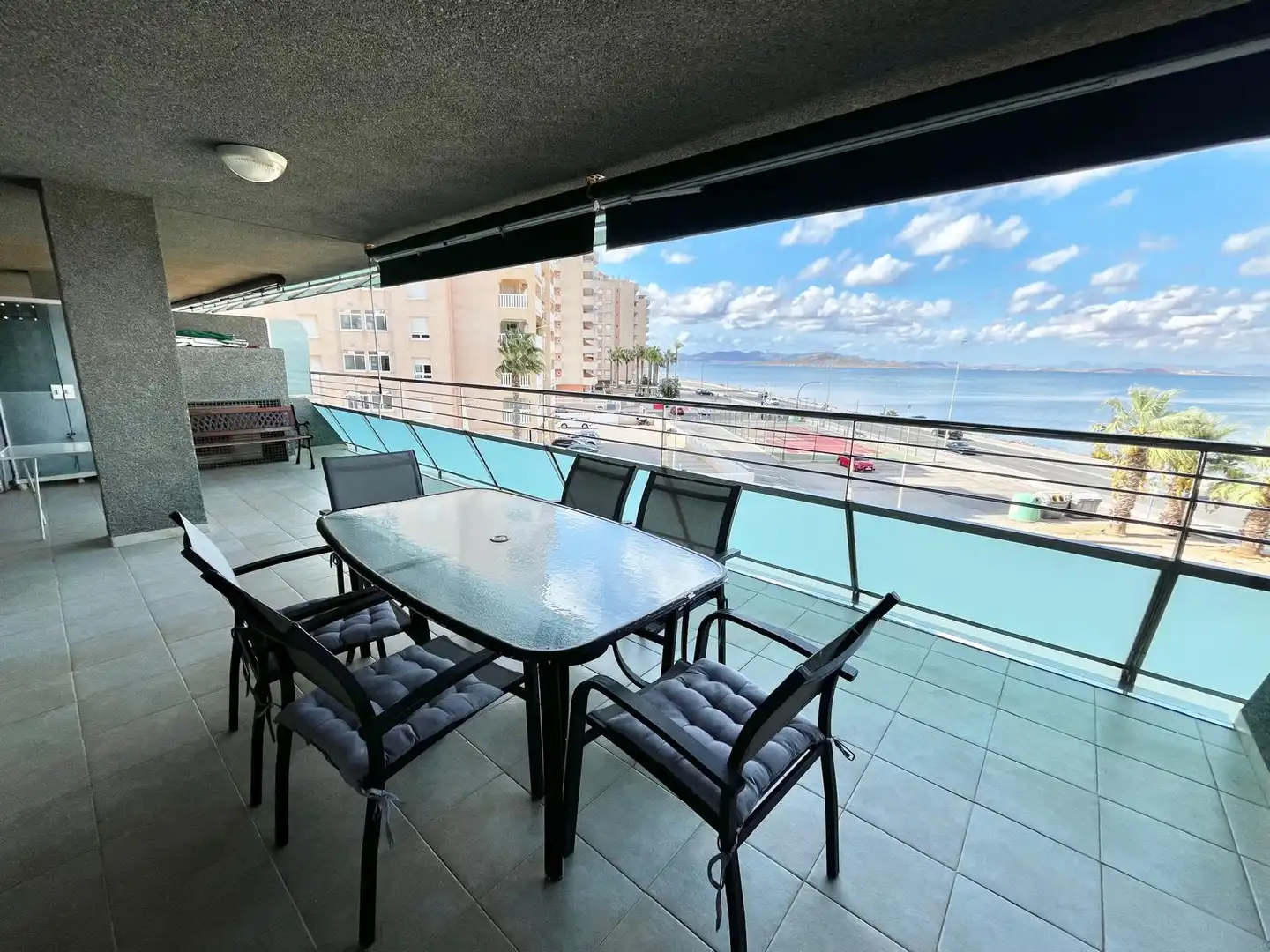 Terrassa de Apartament de lloguer en La Manga del Mar Menor amb Aire condicionat, Calefacció i Piscina