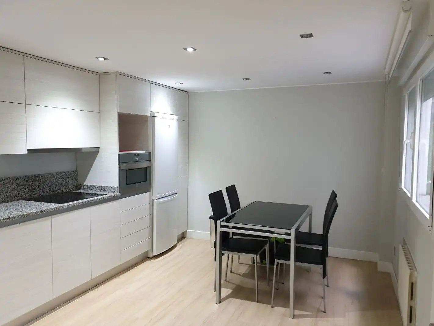 Flat with lift to rent in Av Cesareo Alierta 12