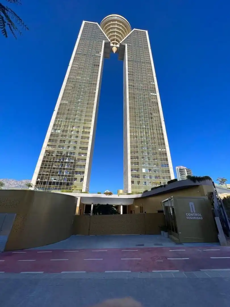 Vista exterior de Casa o xalet de lloguer en Benidorm amb Aire condicionat, Jardí privat i Moblat