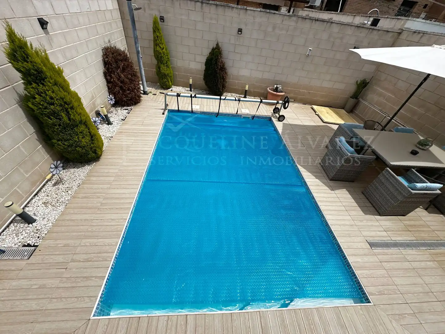 Piscina de Casa adosada en venda en Casarrubuelos amb Aire condicionat, Calefacció i Piscina