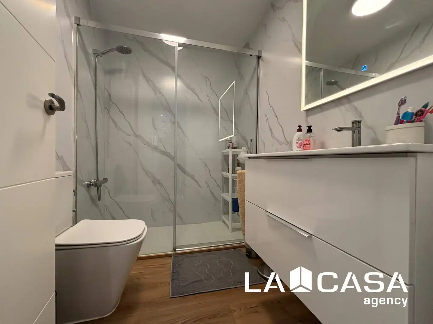 Baño de Piso en venta en Dos Hermanas con Terraza y Piscina
