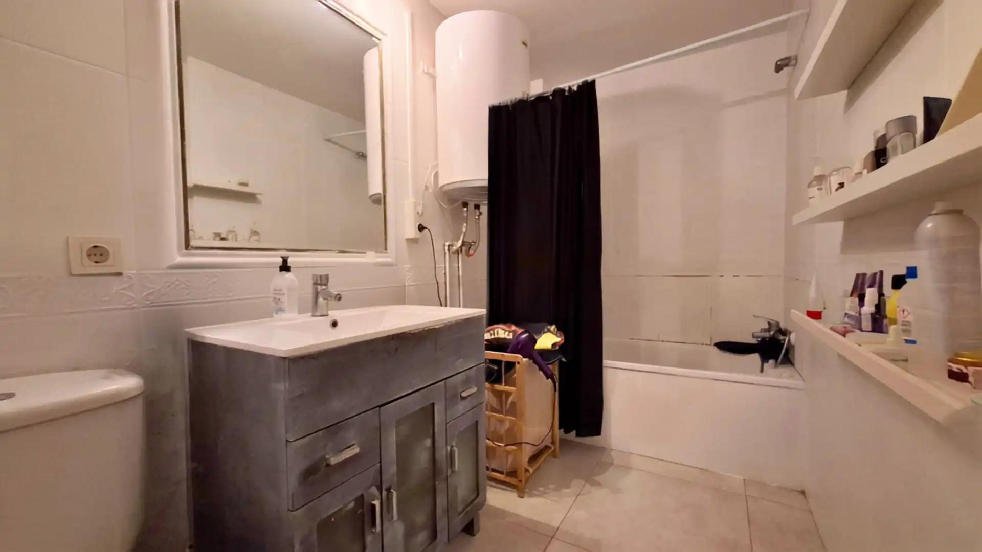 Baño de Piso en venta en Córdoba con Aire acondicionado, Terraza y Amueblado