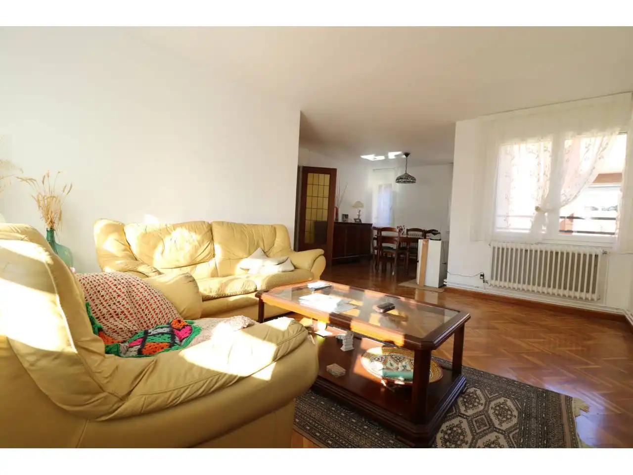 Living room of Flat for rent in Sant Cugat del Vallès  with Heating, Parquet flooring and Alarm