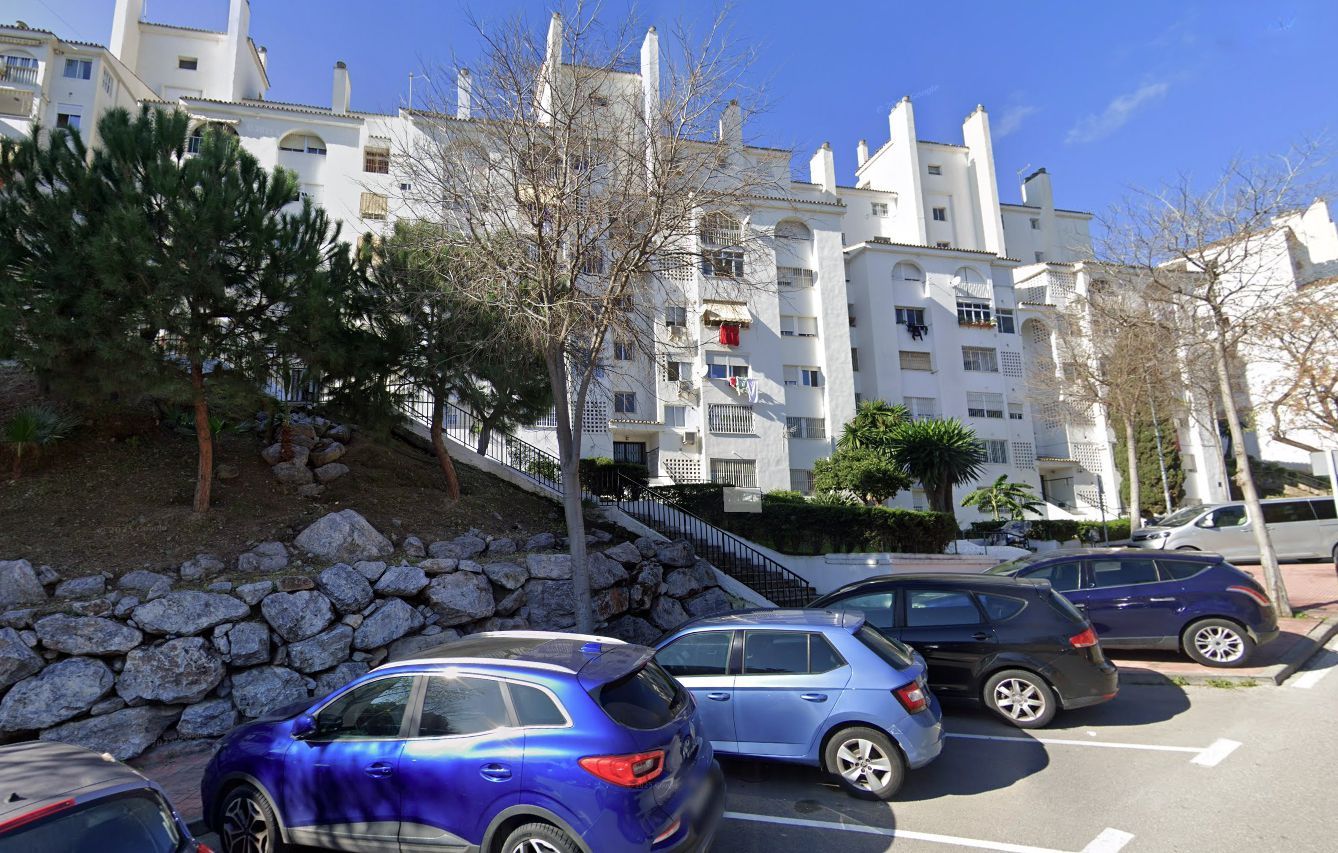 Vista exterior de Estudi en venda en Marbella amb Calefacció