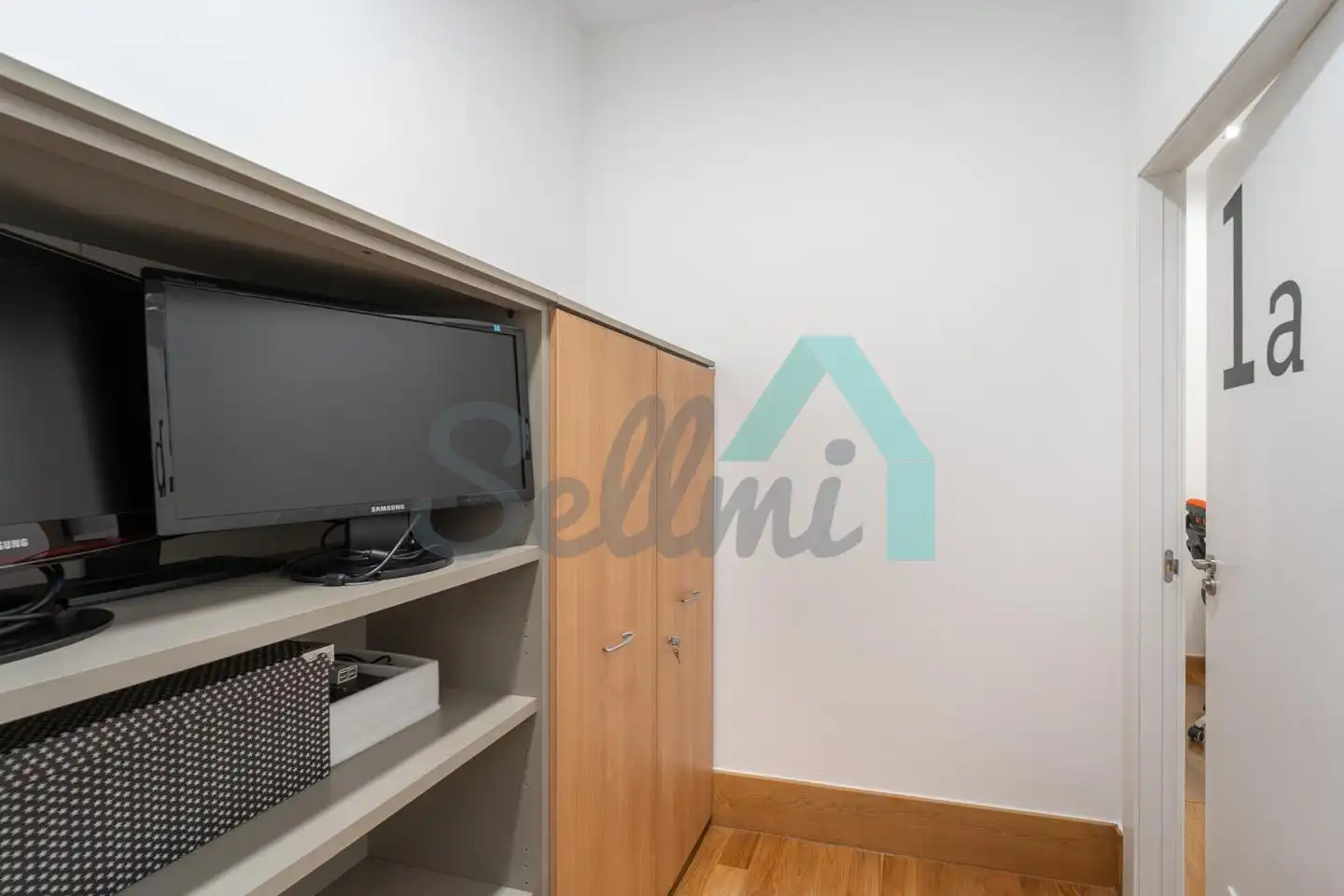 Habitación de Oficina de alquiler en Oviedo  con Amueblado