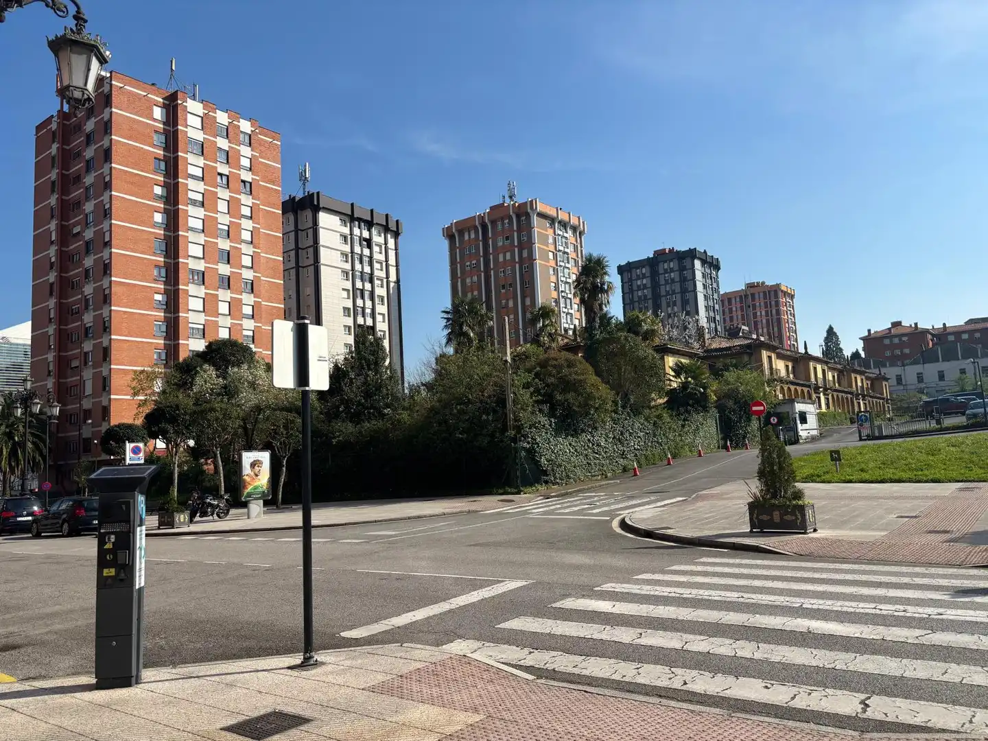 Vista exterior de Pis en venda en Oviedo  amb Calefacció, Parquet i Moblat