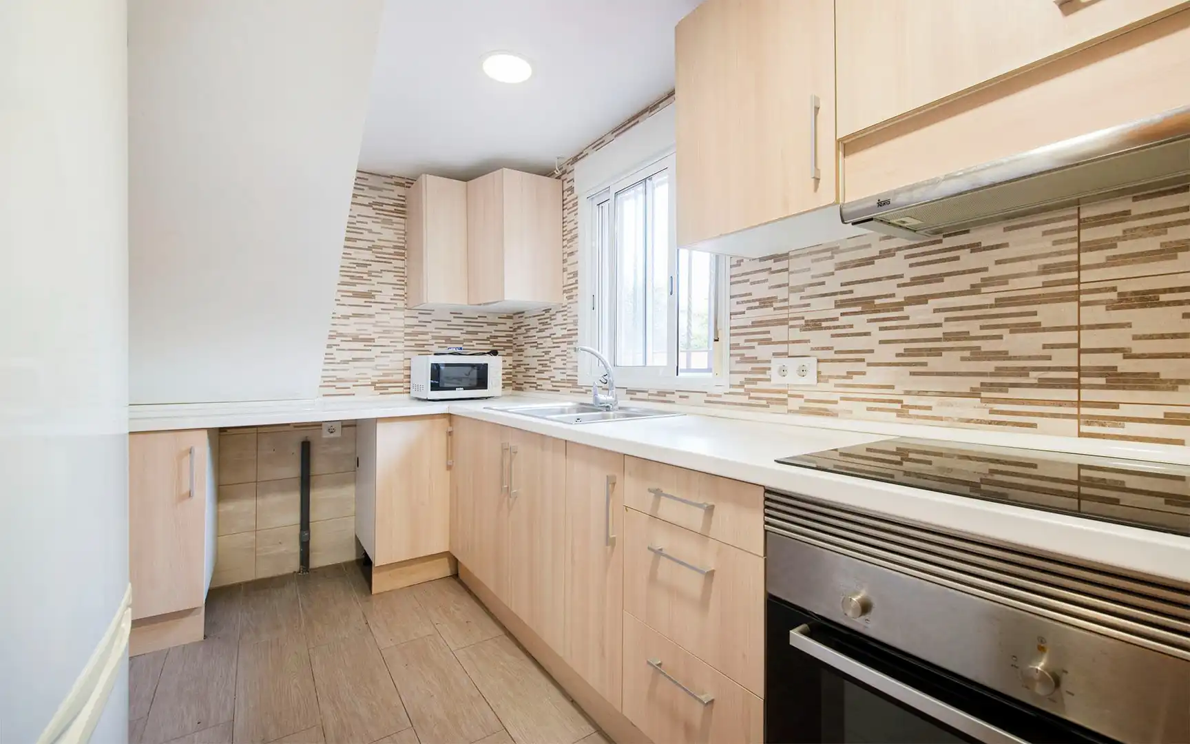 Küche von Haus oder Chalet zum Verkauf in Sant Boi de Llobregat mit Privatgarten und Terrasse