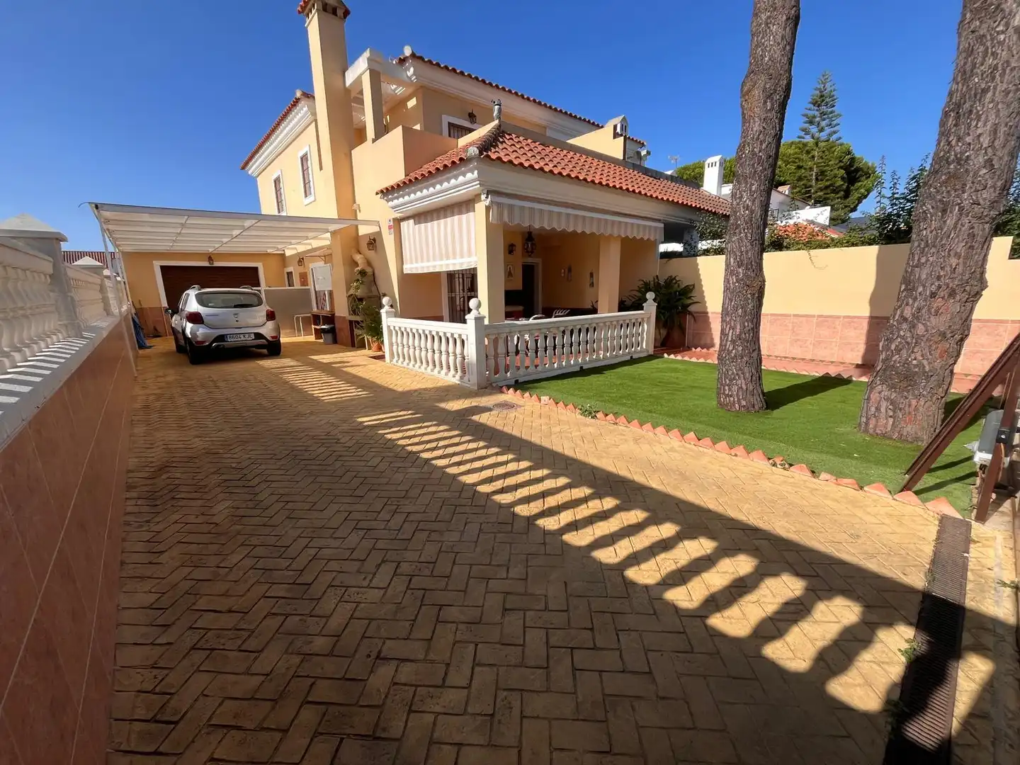 Vista exterior de Casa o xalet en venda en Islantilla amb Terrassa, Moblat i Rentadora
