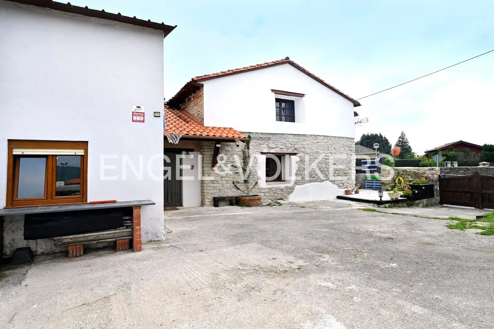 Vista exterior de Casa o chalet en venta en Suances con Calefacción y Jardín privado