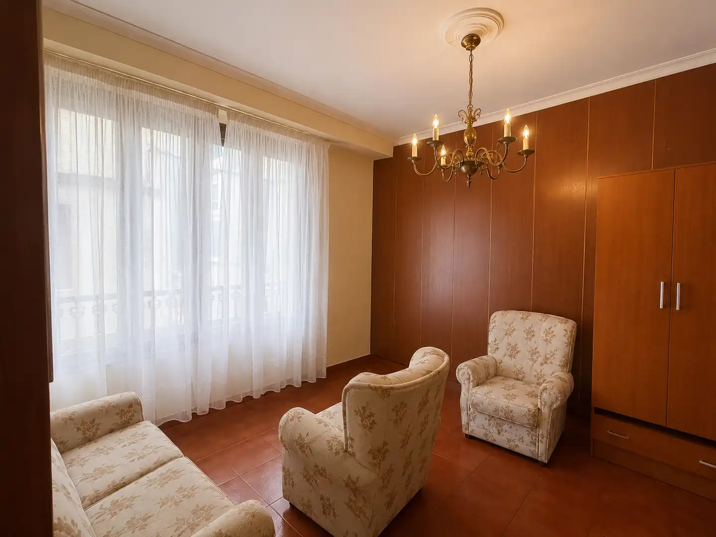 Sala d'estar de Casa adosada en venda en Cariño amb Moblat, Forn i Rentadora